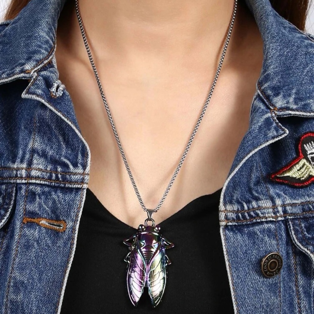 🐞 Awesome Large Oil Slick Rainbow Metallic Cicada Bug Necklace 🐞